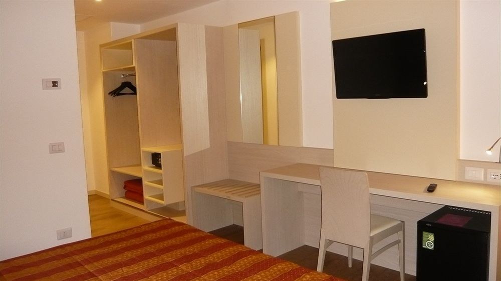 HOTEL ALEXANDER
