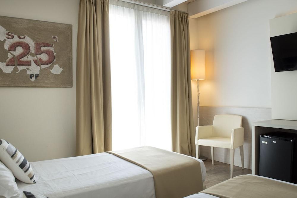 HOTEL ALEXANDER photo 3