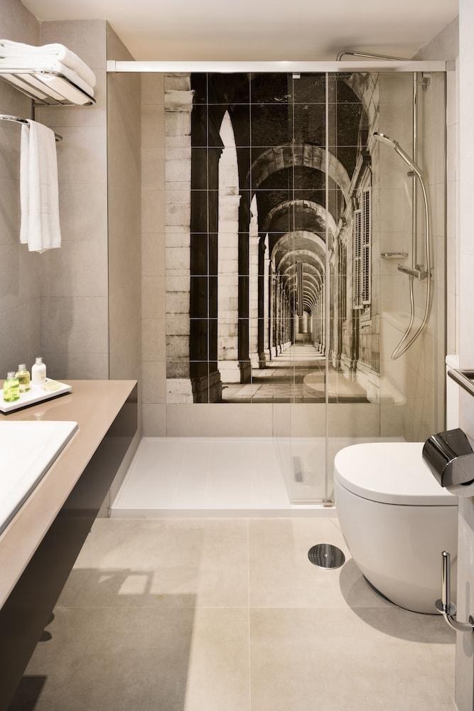 NH MADRID ZURBANO photo 1