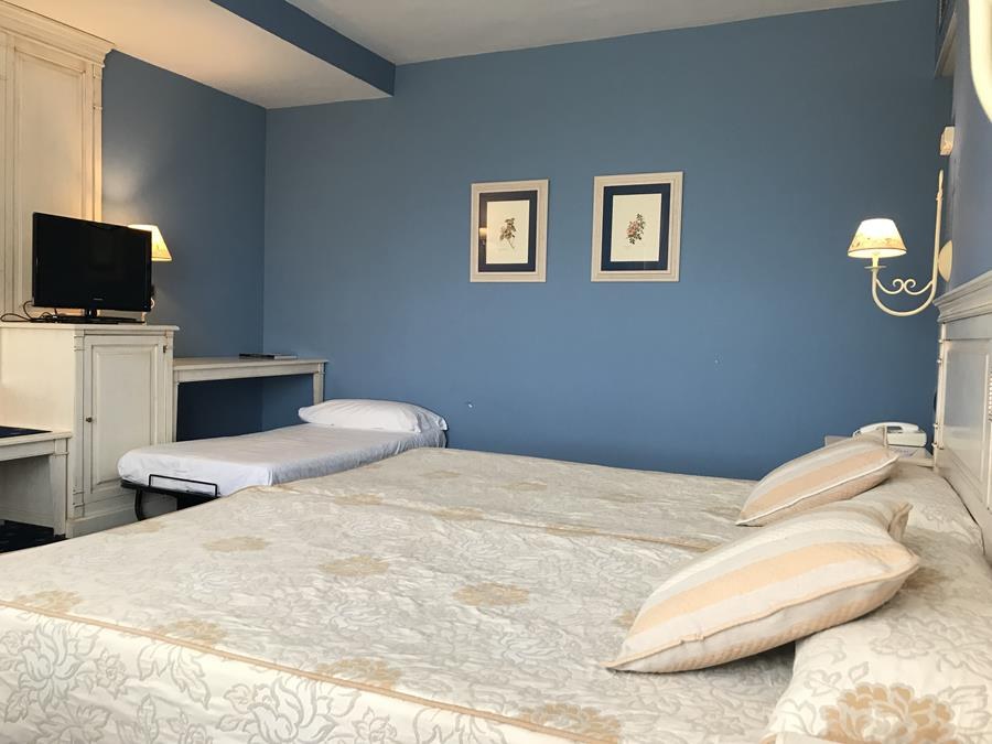 HOTEL LEONOR MIRON photo 1