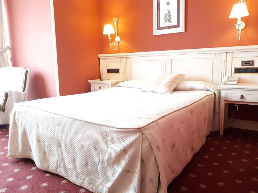 HOTEL LEONOR MIRON photo 2