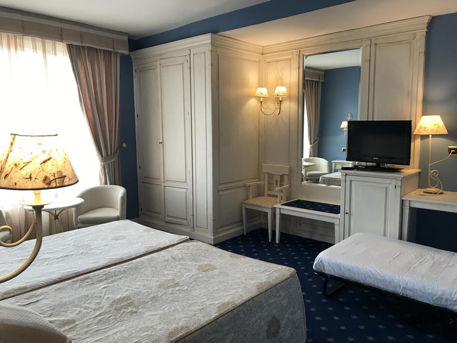 HOTEL LEONOR MIRON photo 4