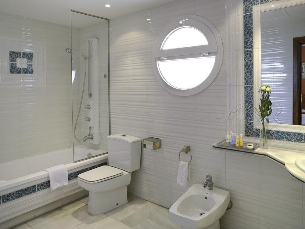 Hotel URH Sitges Playa photo 2