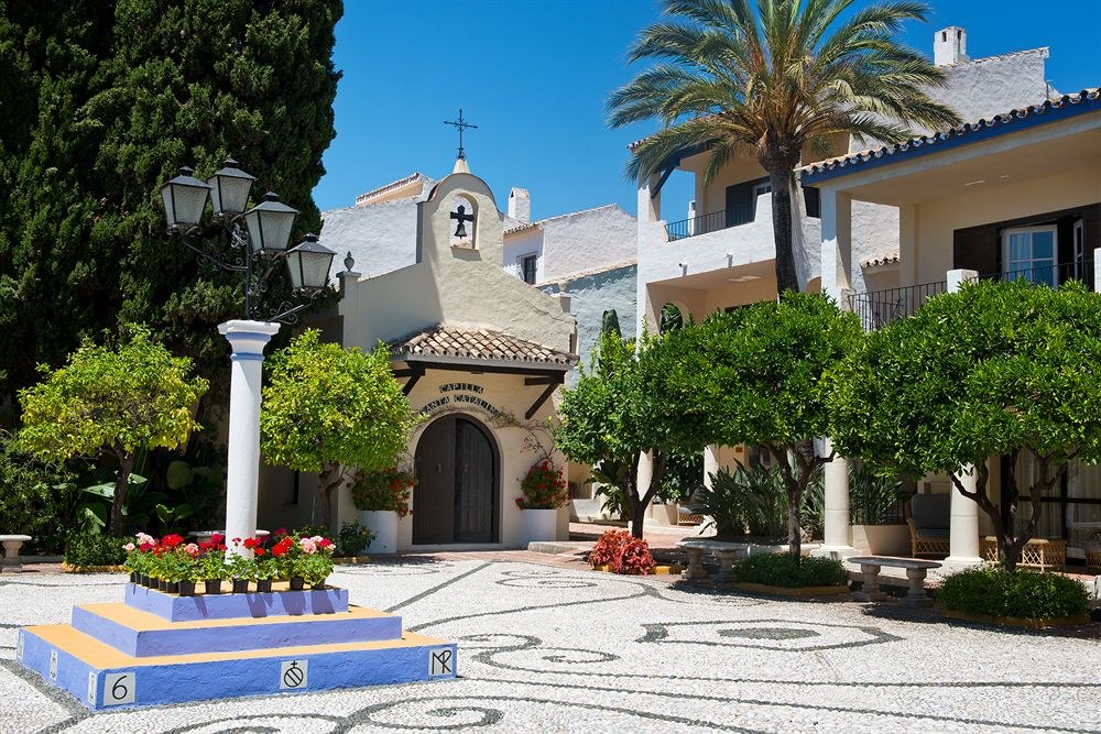 BLUEBAY BANUS