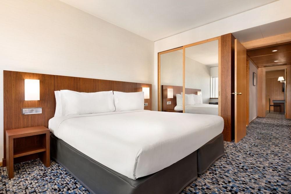 Ramada by Wyndham Lisbon photo 4