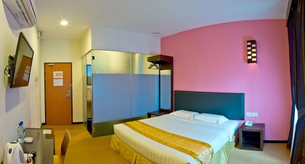 Eight Days Boutique Hotel - Impian Emas photo 2