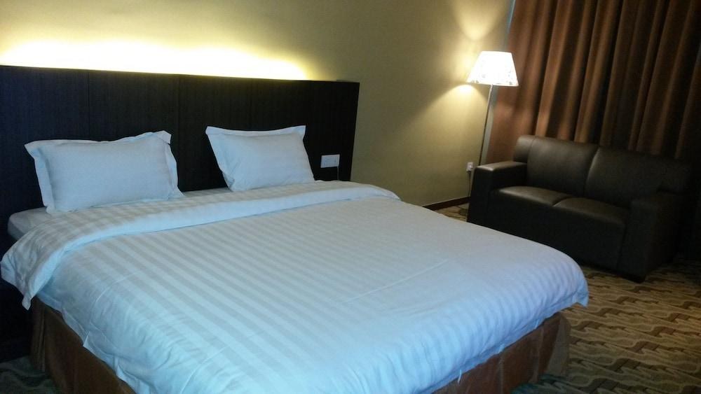 Eminent Hotel photo 1