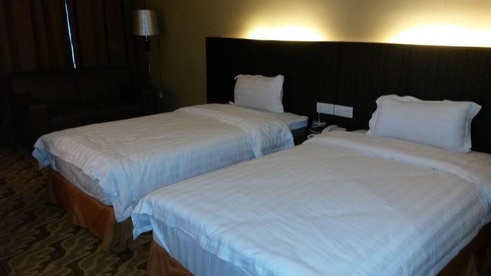 Eminent Hotel photo 2