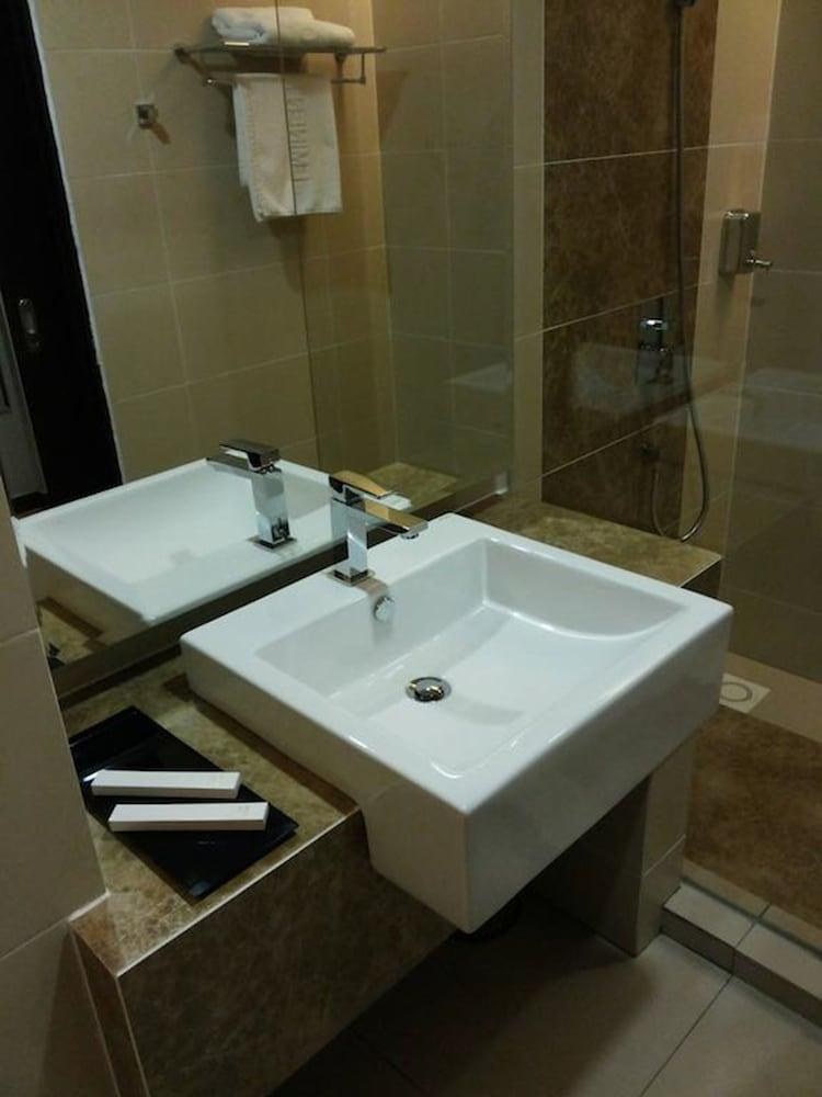 Eminent Hotel photo 3
