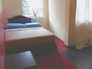44029 Tudor Home Inn photo 3