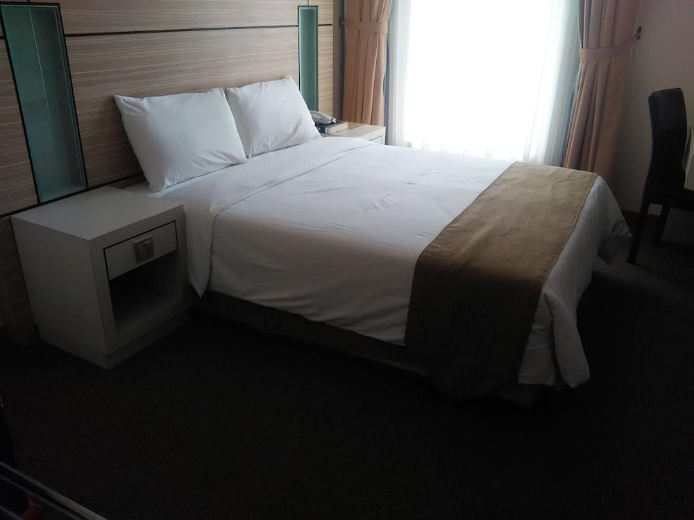 Grand Medallion Hotel photo 1
