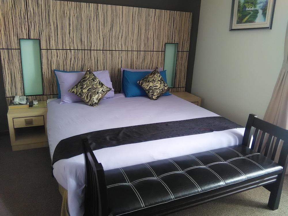 Grand Medallion Hotel photo 2