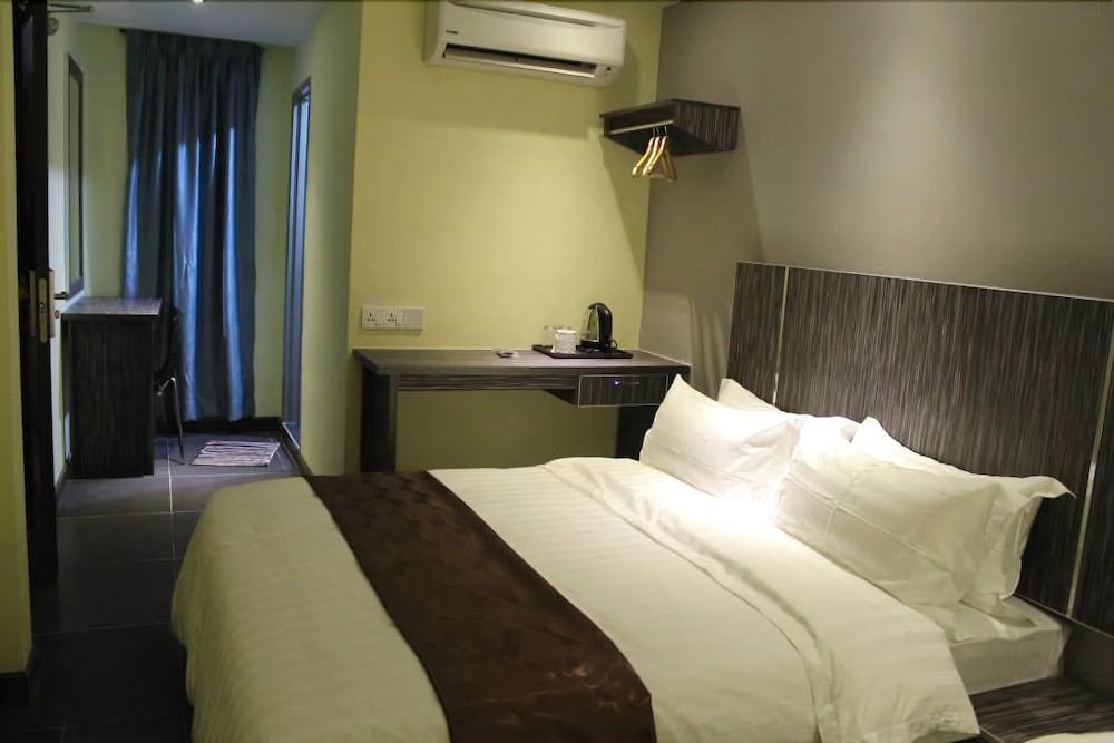 Hotel Eastana photo 2