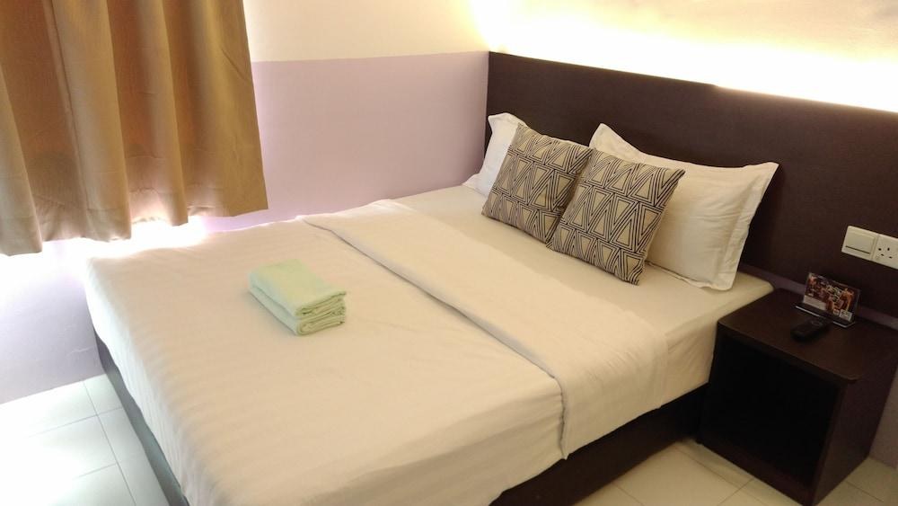 Apple 1 Hotel Gurney photo 2