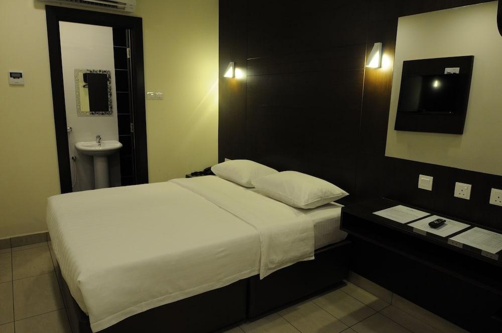 Cathay Hotel photo 1