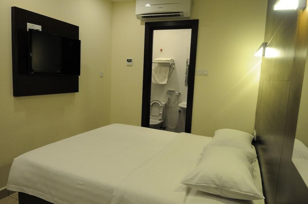 Cathay Hotel photo 2