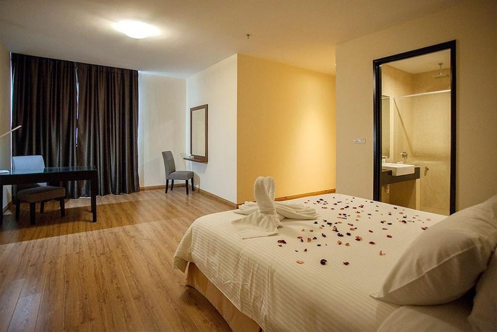 Cathayana Hotel Kuantan photo 1