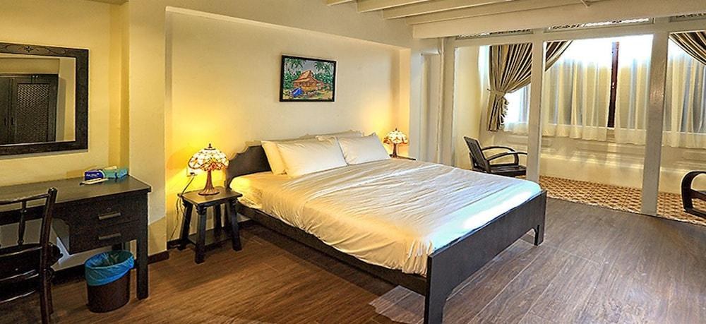HEEREN BY THE RIVER HOTEL photo 1