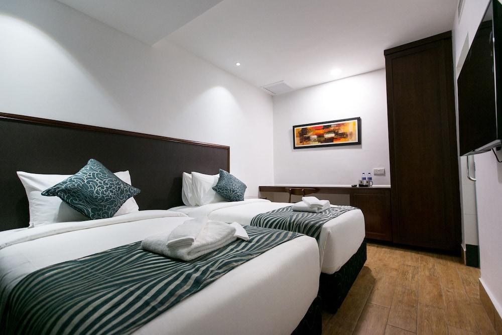 Belllo Hotel JB Central photo 1