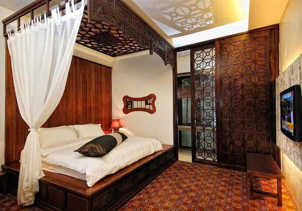 Courtyard at Heeren Boutique Hotel photo 2