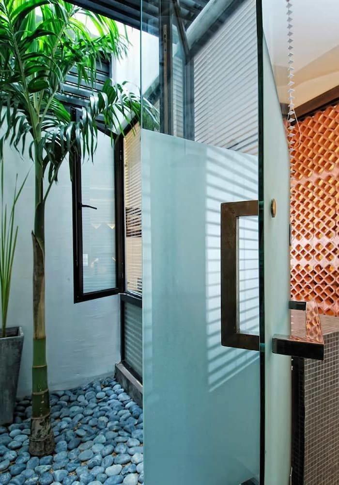 Courtyard at Heeren Boutique Hotel photo 3
