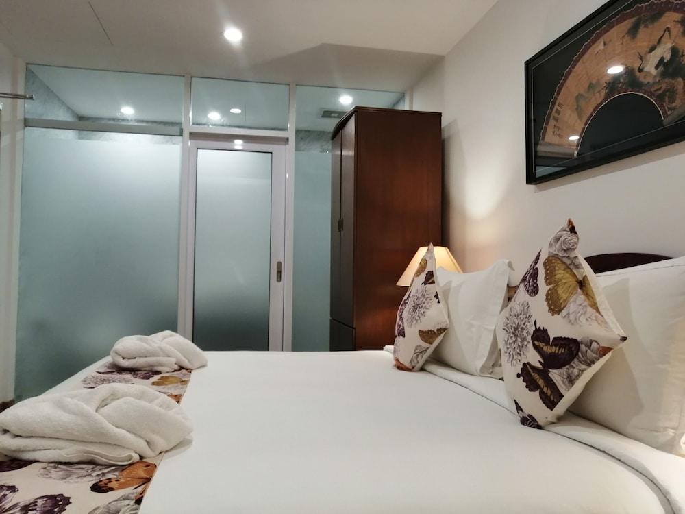 Heeren Straits Hotel photo 2
