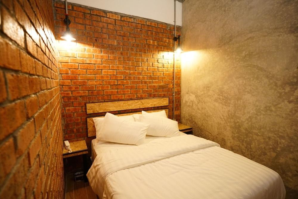Brick Box Hotel photo 2