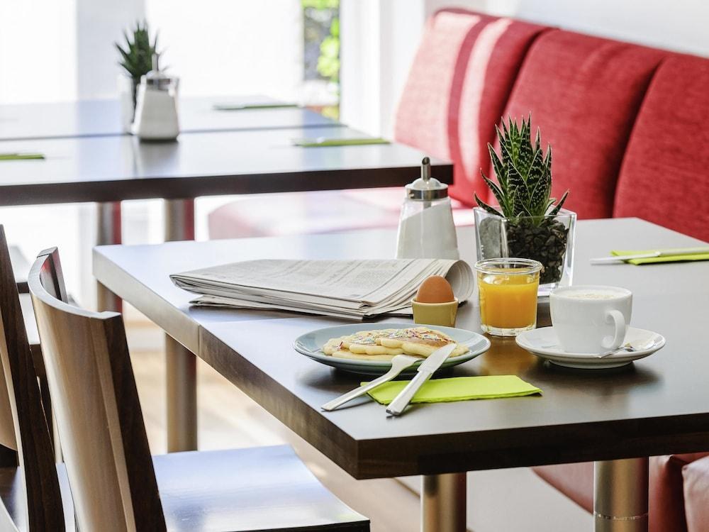 Ibis Styles Hamburg Alster City photo 4