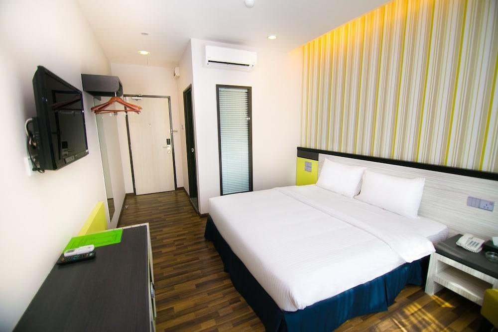Indra Hotel photo 2