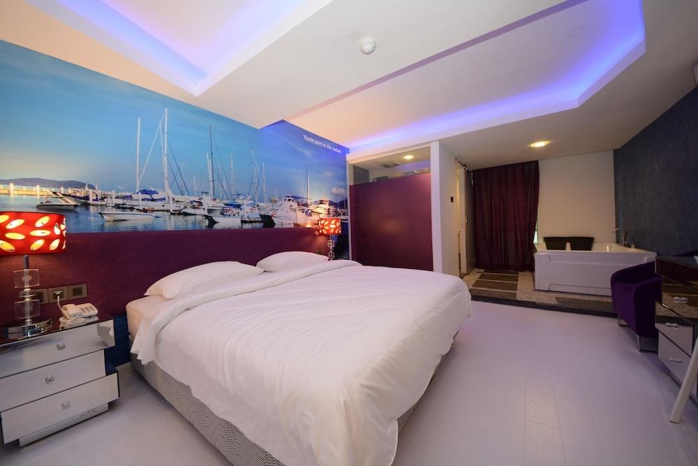 Unic Hotel photo 1