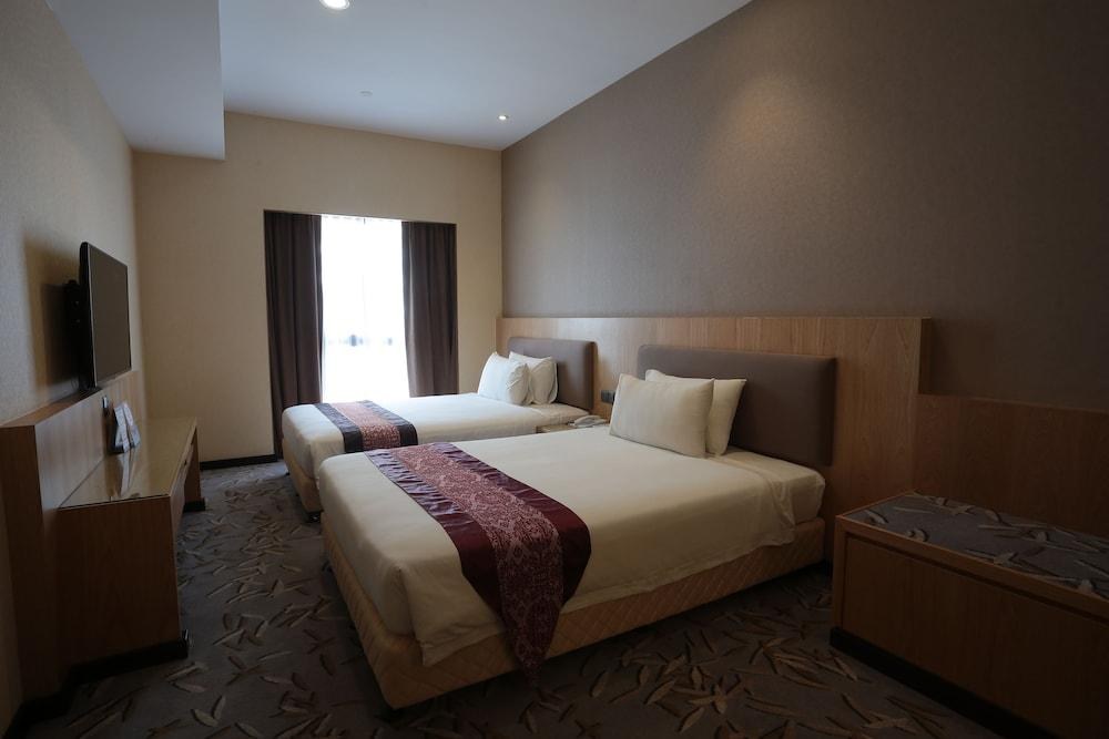Imperial Riverbank Hotel photo 1