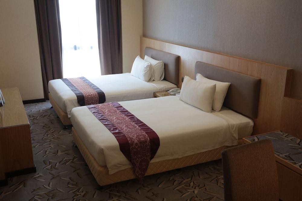 Imperial Riverbank Hotel photo 2
