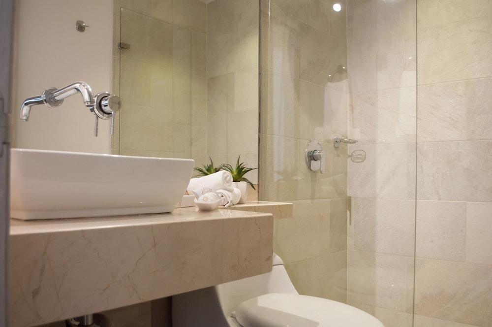 Hotel 1525 By Geh Suites photo 3