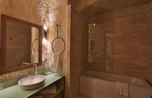Acropolis Cave Suites photo 4