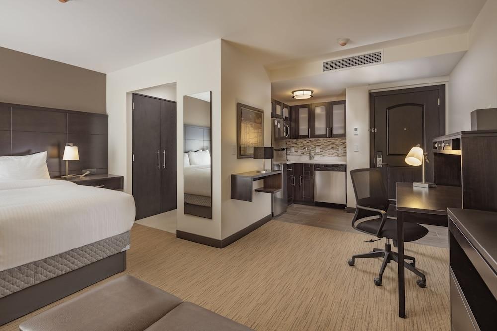 STAYBRIDGE SUITES SALTILLO photo 2