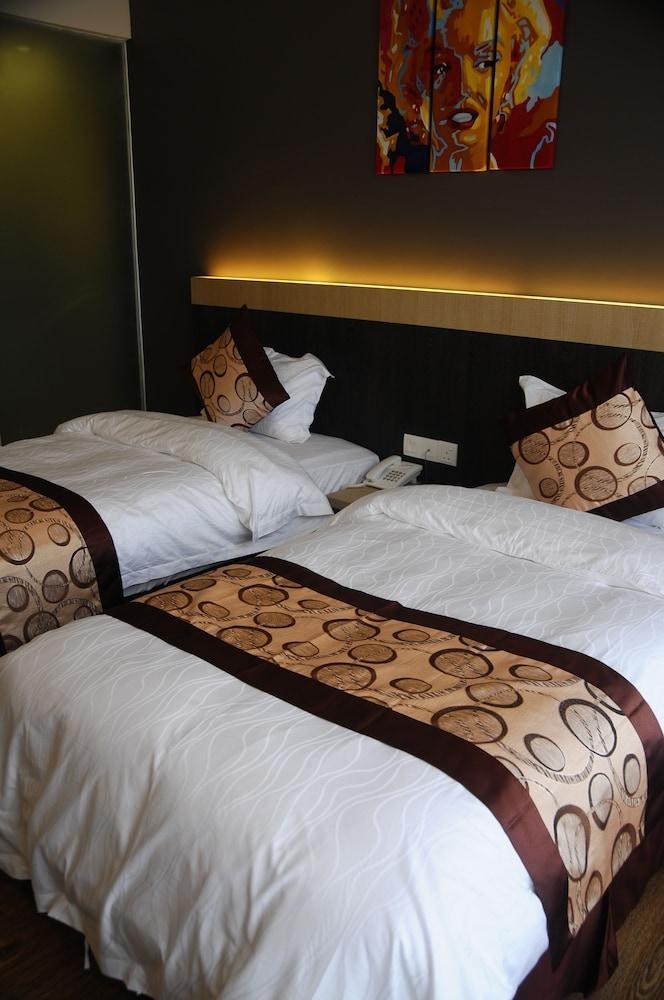 Lot 10 Boutique Hotel Kuching photo 1