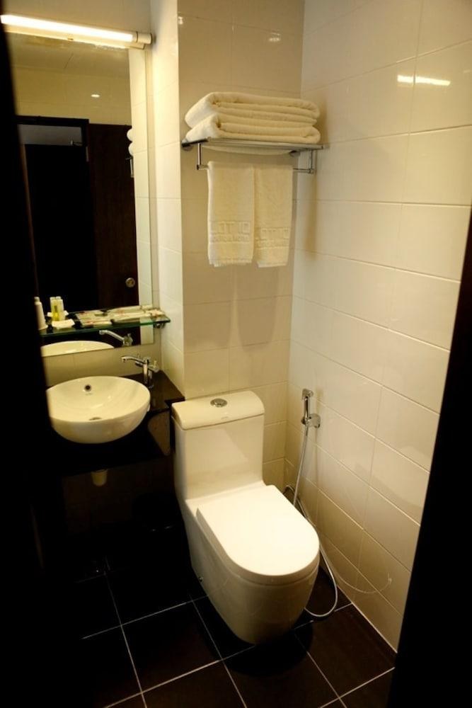Lot 10 Boutique Hotel Kuching photo 3