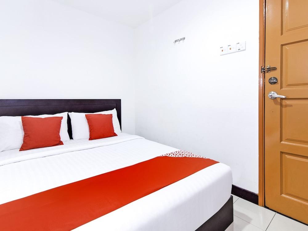 OYO 321 Hotel D'Elegant photo 1
