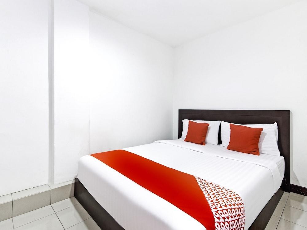 OYO 321 Hotel D'Elegant photo 2