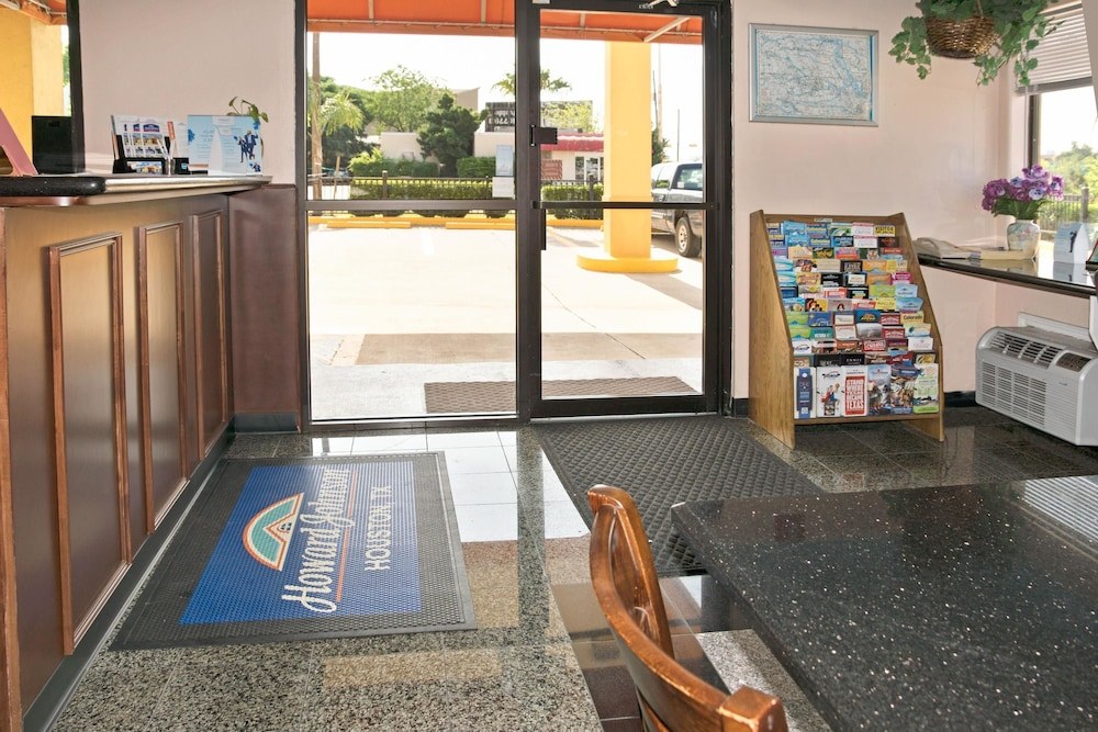 HOWARD JOHNSON EXPRESS INN - HOUSTON DOWNTOWN photo 1