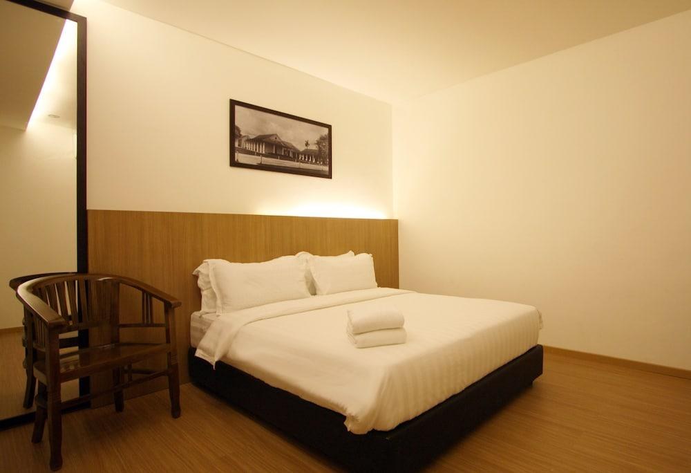 Place2Stay Business Hotel - Waterfront photo 2
