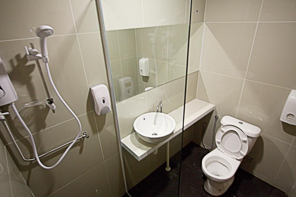 Place2Stay Business Hotel - Waterfront photo 3