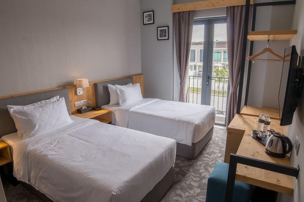 Redpine Boutique Hotel photo 1