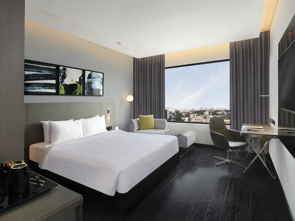 Novotel Chennai Chamiers Road Hotel photo 2