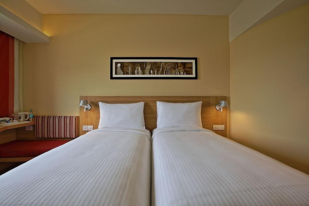 Ibis Kochi City Centre Hotel photo 2