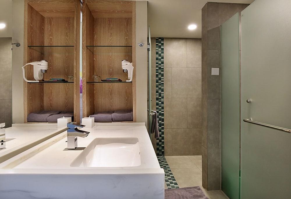 Ibis Styles Bogor Raya photo 3