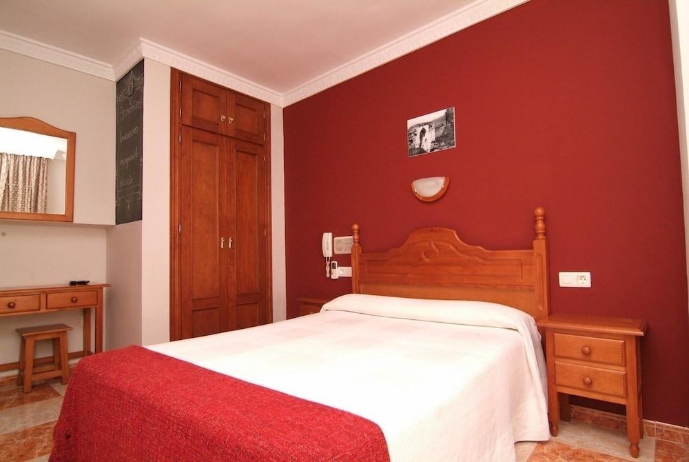 Hotel Virgen de los Reyes photo 2