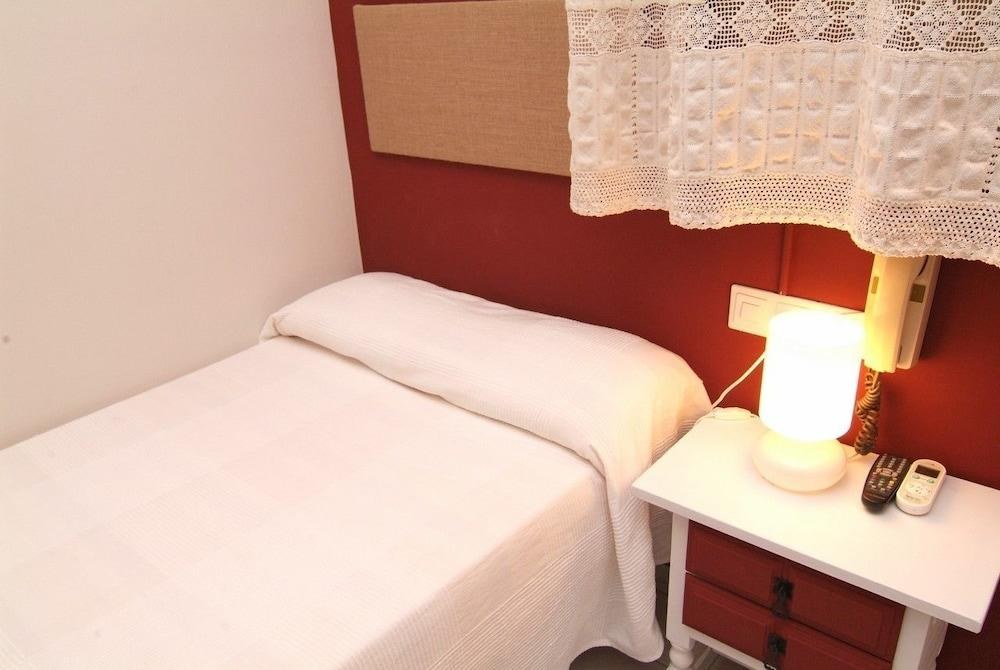 Hotel Virgen de los Reyes photo 3