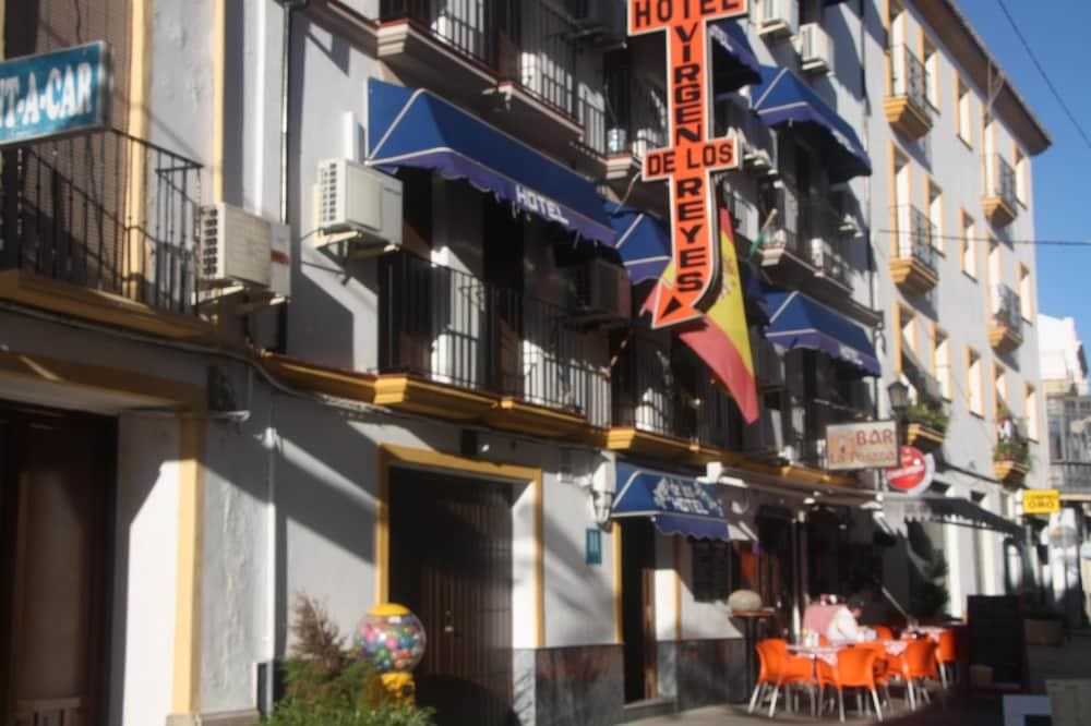 Hotel Virgen de los Reyes photo 4