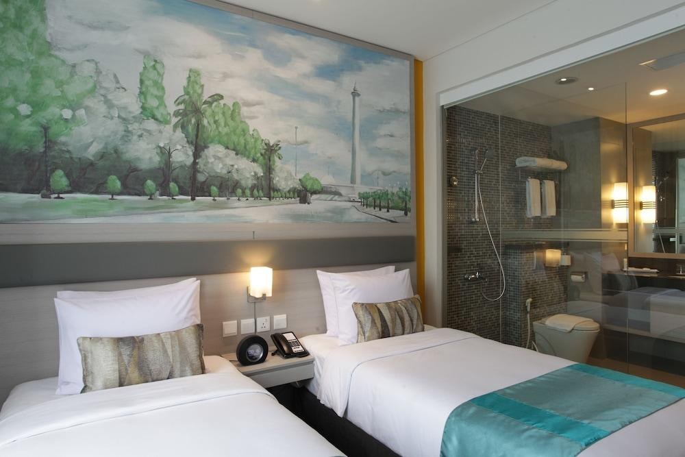 Mercure Jakarta Cikini photo 2